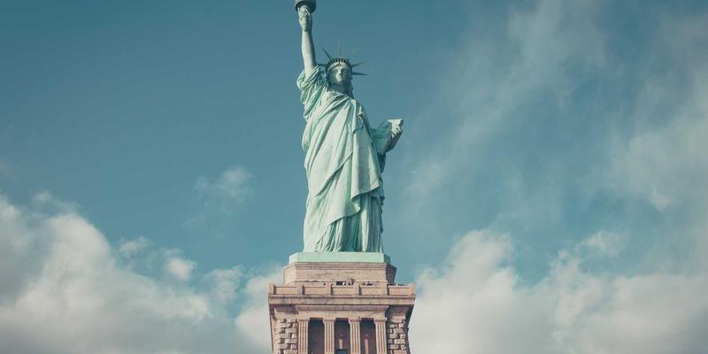 Z世代独居生活图鉴：一人食、迷你家电与日式禅意下的宁静生活