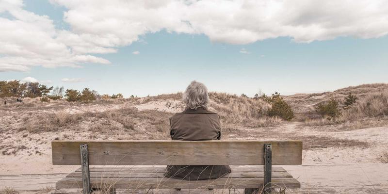 居家办公效率提升方案：人体工学设备推荐与空间分隔技巧，打造绿色生活新范式